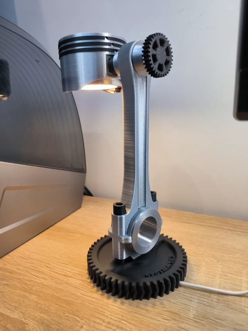 Piston lamba masa üzerinde