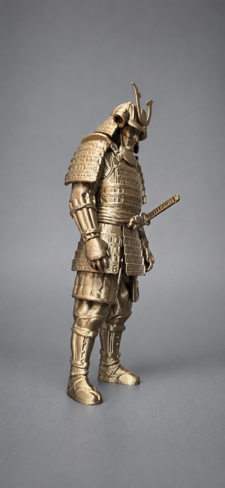 Samurai Zırhlı Savaşçı Heykeli (Antik Bronz Görünümlü)